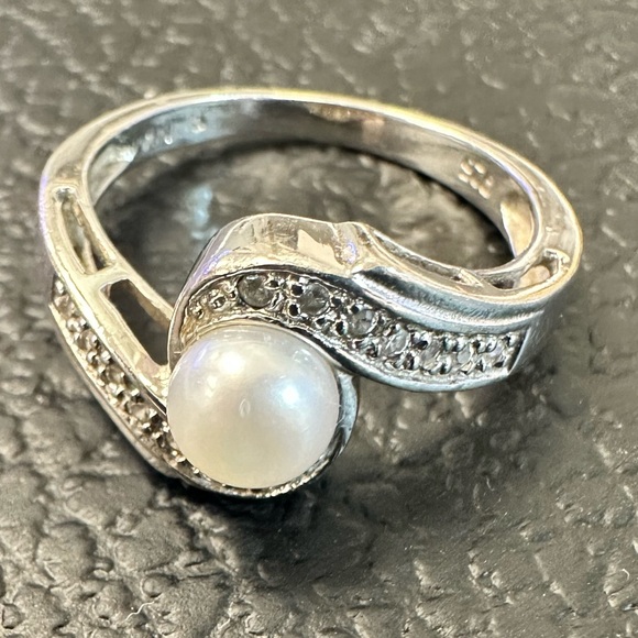 Jewelry - Vintage 925 Sterling Silver Ring.